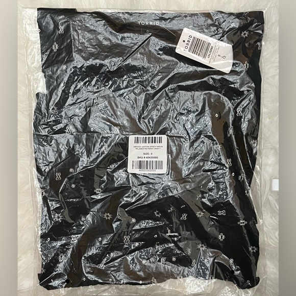 TORRID Vintage Cotton Jersey V Neck Tie Front Top - Picture 2 of 5